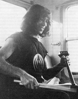 12 - 1972, Entraînement dans le train, avant concert - Photo x