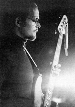 16 - Septembre 1973. "Janik... concentré à en faire peur." Photo x